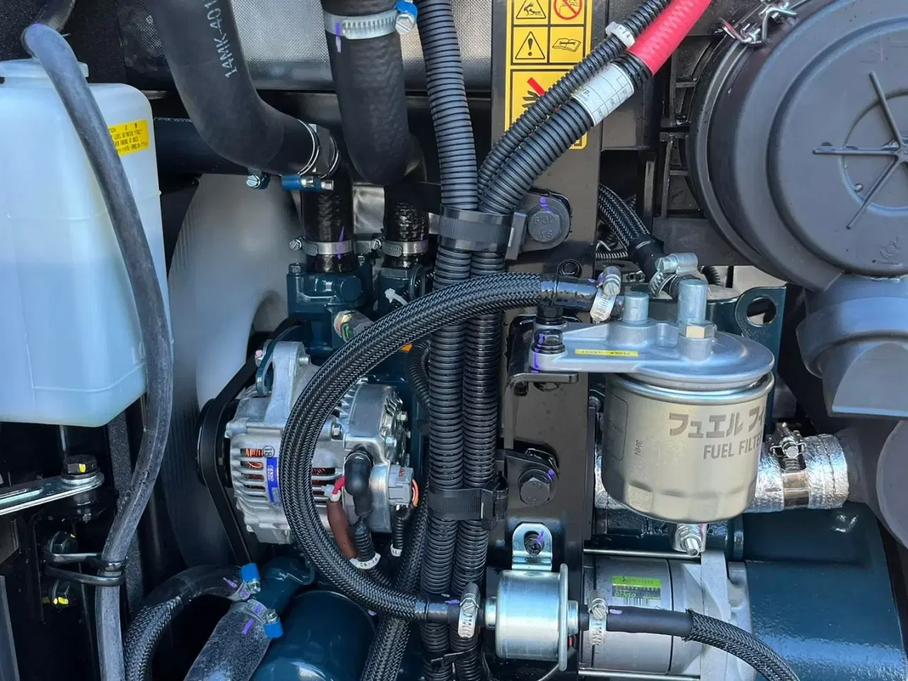 Billede 20 - Hyundai R25Z-9AK Robex med Tilt-Mann tilt skifte samt Engcon skovl. Udlejes, også med forkøbsret.