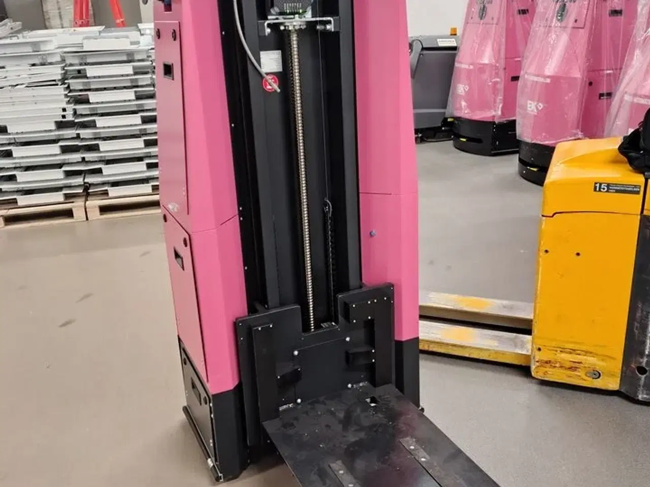 Billede 36 - Eleven Transport Robots and six chargers E&K AUTOMATION ECO L03