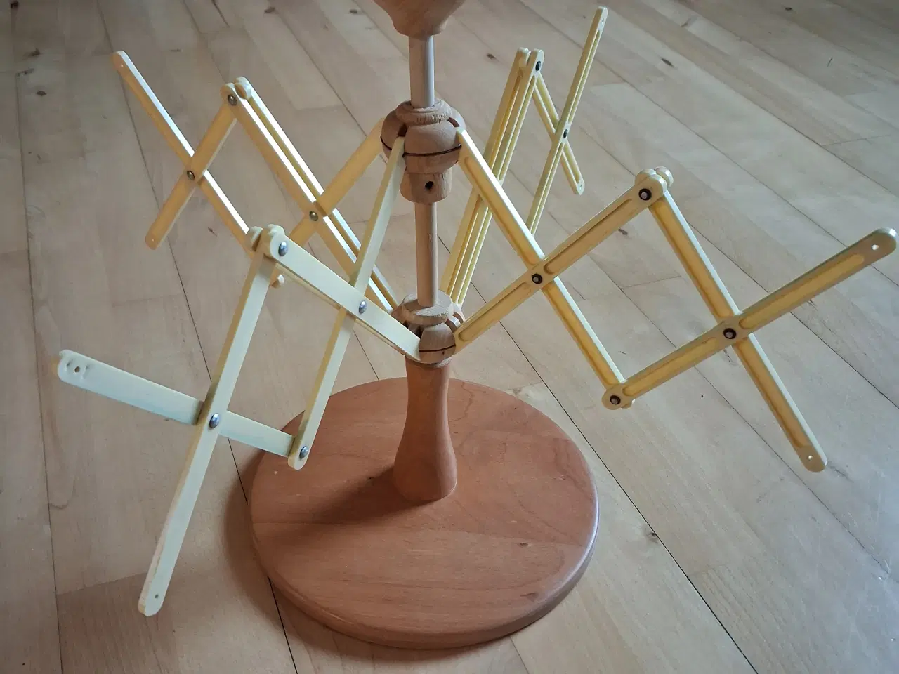 Billede 2 - Stabil Garnvinde 