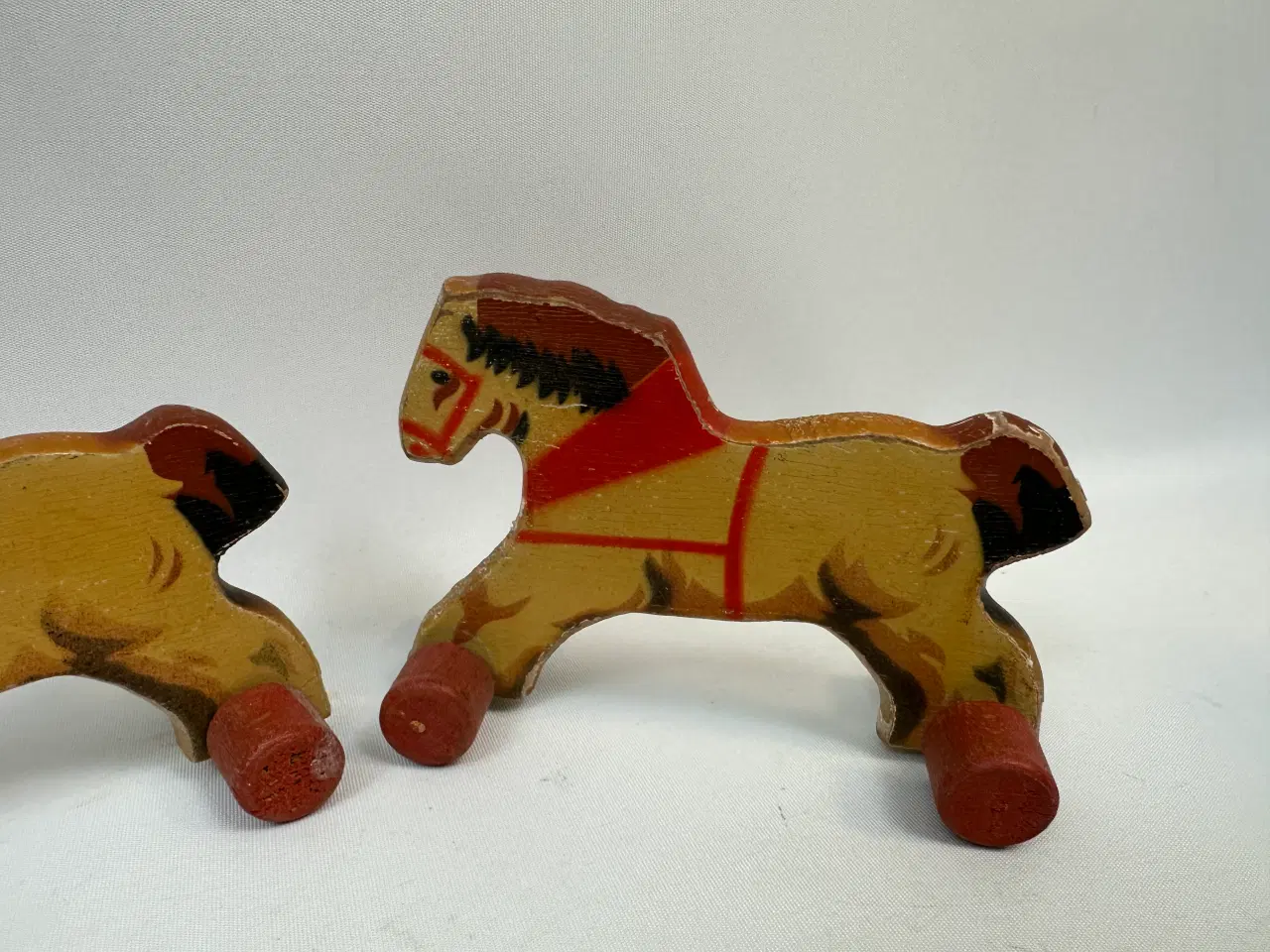 Billede 4 - 2 stk. vintage heste på hjul i træ