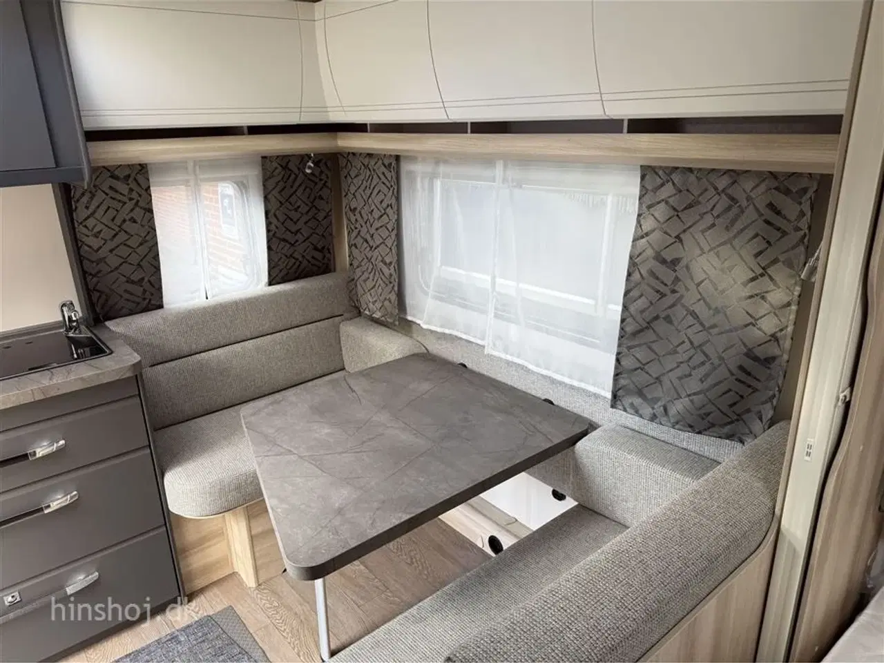Billede 2 - 2025 - Hobby De Luxe 400 SFE   Fantastisk rejsevogn fra Hobby med en dejlige franskdobbelt seng fra Hinshøj Caravan.