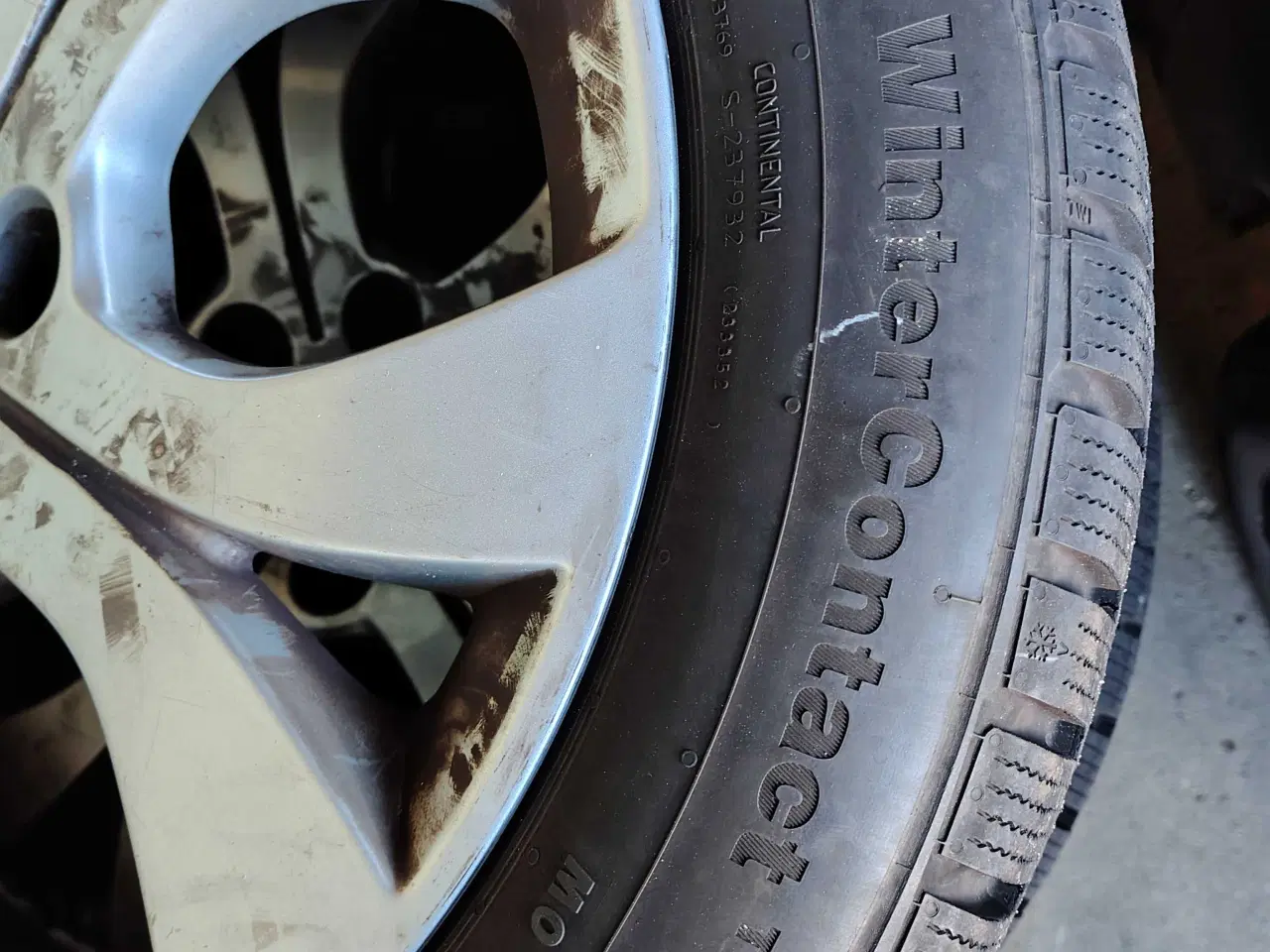 Billede 3 - Lovlige og godkendte vinterdæk 17"