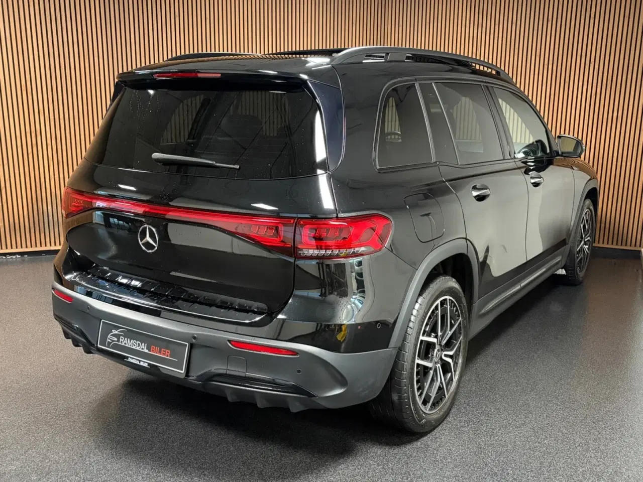 Billede 5 - Mercedes EQB350  AMG Line 4Matic 7prs