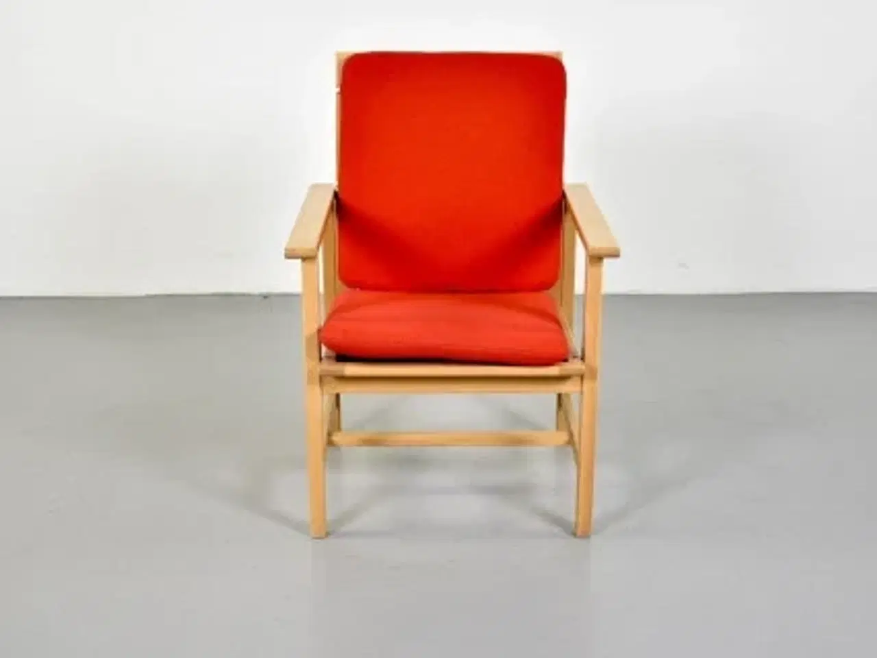 Billede 2 - Børge mogensen lænestol i eg med rødt polster, sæt à 2 stk.