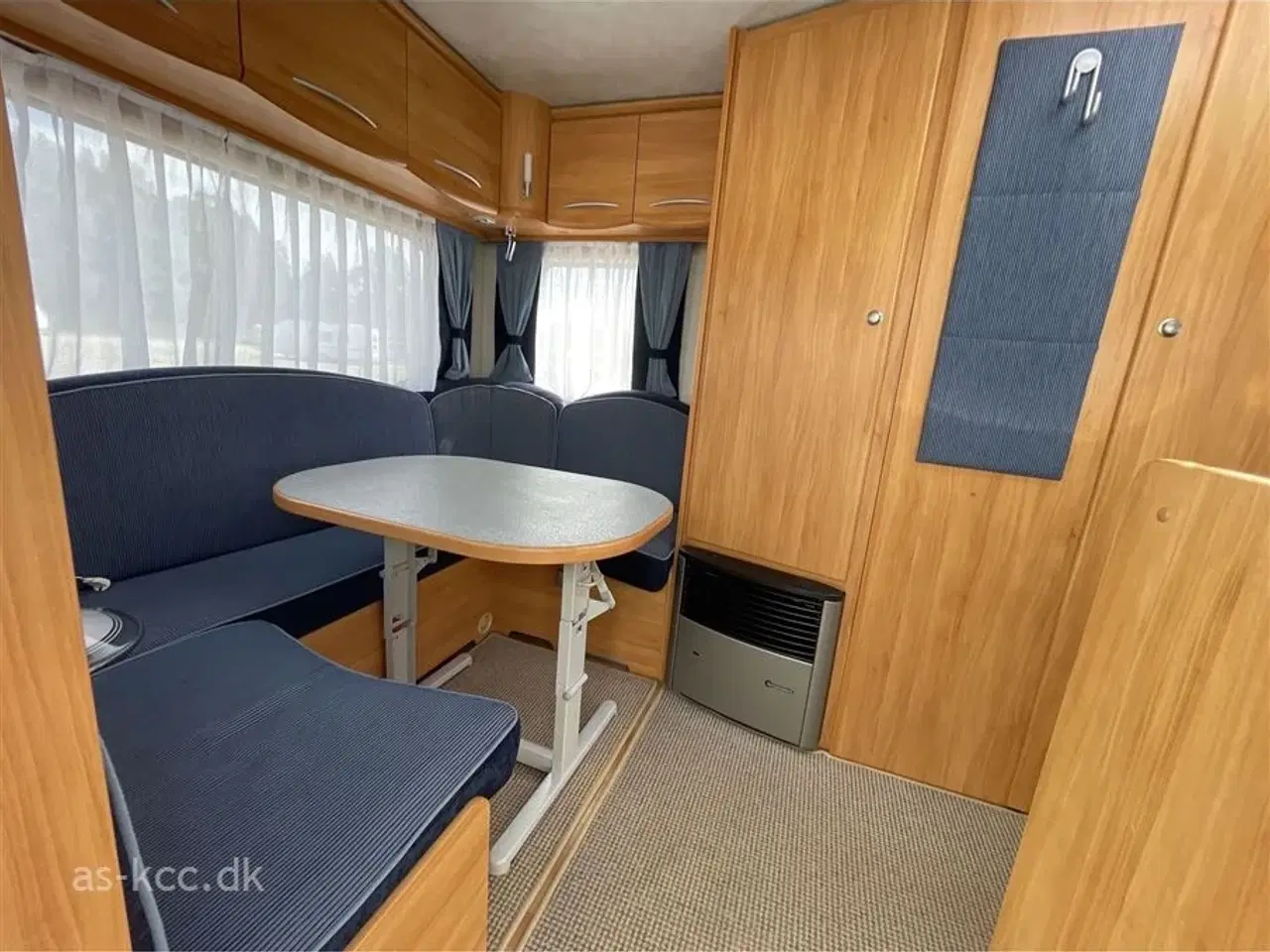 Billede 7 - 2006 - Adria Adora 472 LU   Adria Adora 472 LU årgang. 2006 Incl Isabella 3 m Commodore Dawn, mover, tæpper i vognen