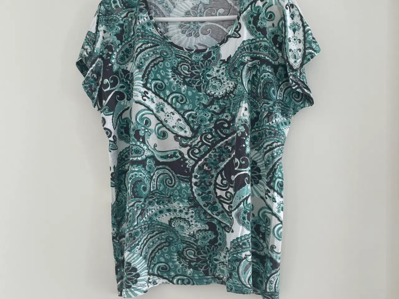 Billede 3 - Bluser med kort ærme XL, 5 stk. (100kr for alle)