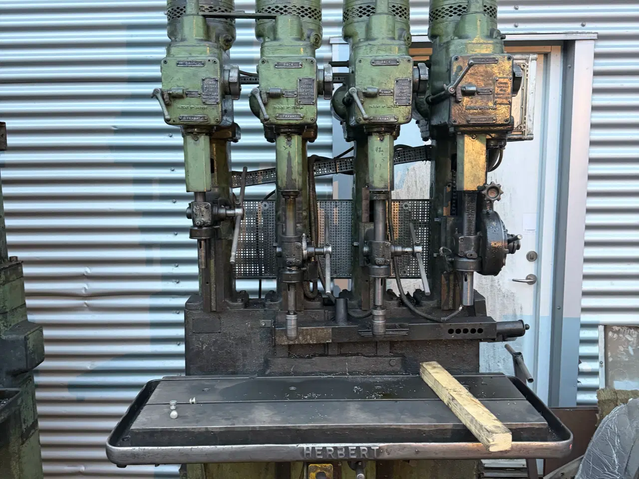 Billede 1 - Rækkeboremaakine