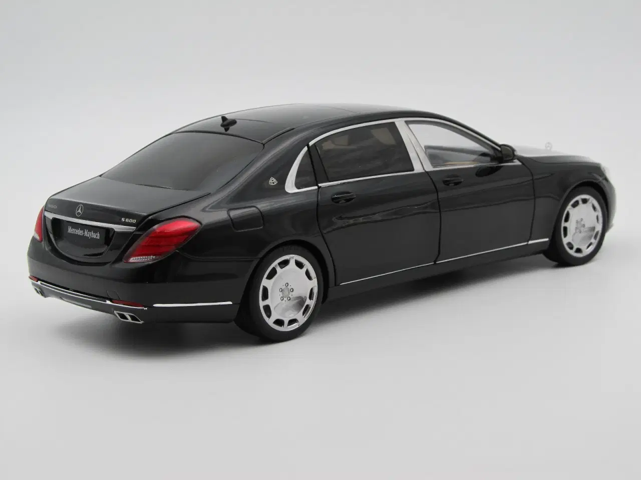 Billede 3 - 2016 Mercedes Maybach S600 V12 AUTOart - 1:18