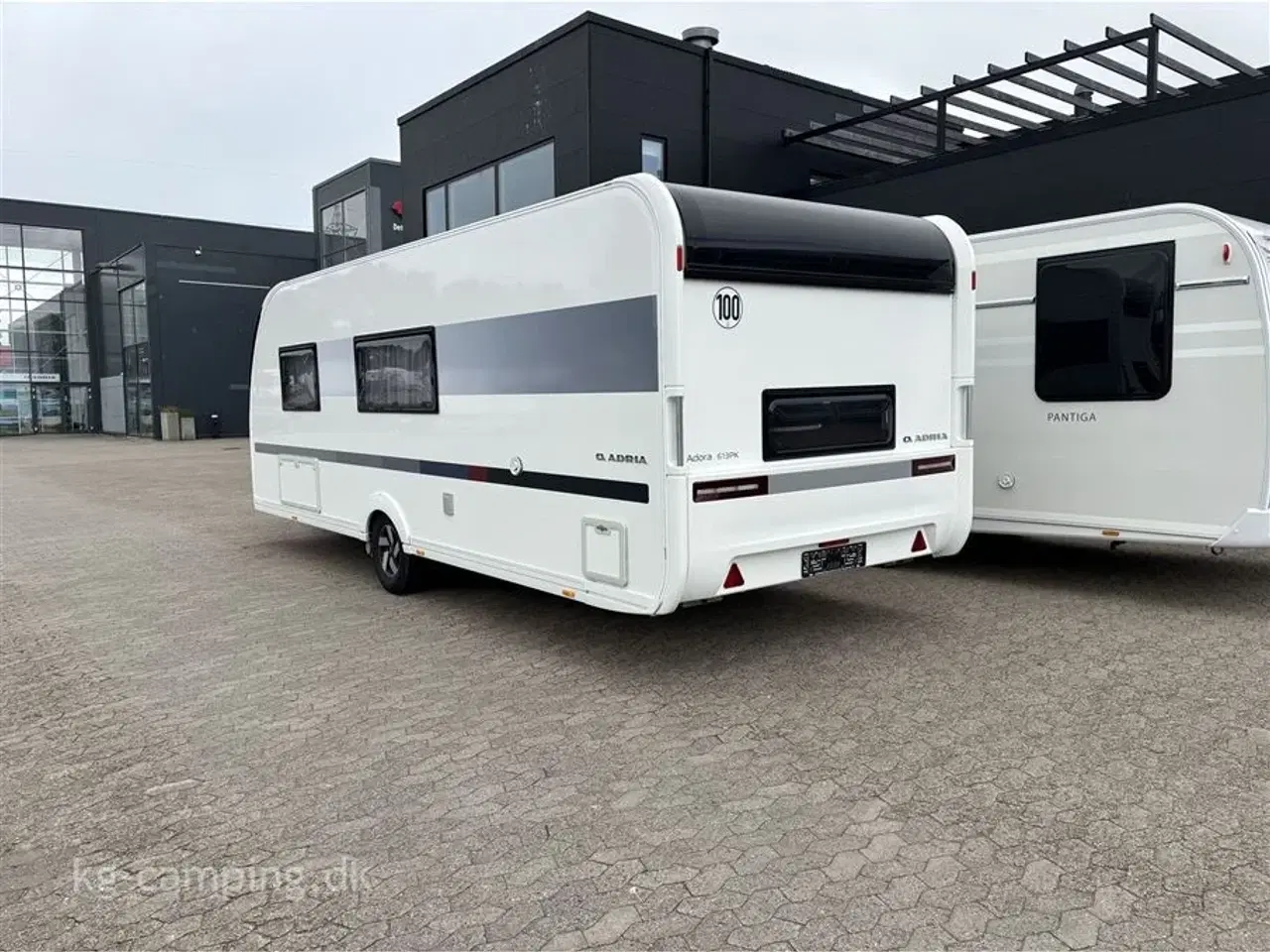Billede 3 - 2021 - Adria Adora 613 PK   Stor familievogn med mover og aircondition
