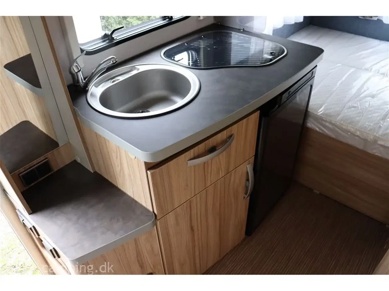 Billede 7 - 2024 - Eriba FEELING 425 EFe   EFTERÅRSTILBUD nu nedsat med kr. 18.000,- | Populær rejsevogn med godt indeklima. Spækket med ekstra udstyr!