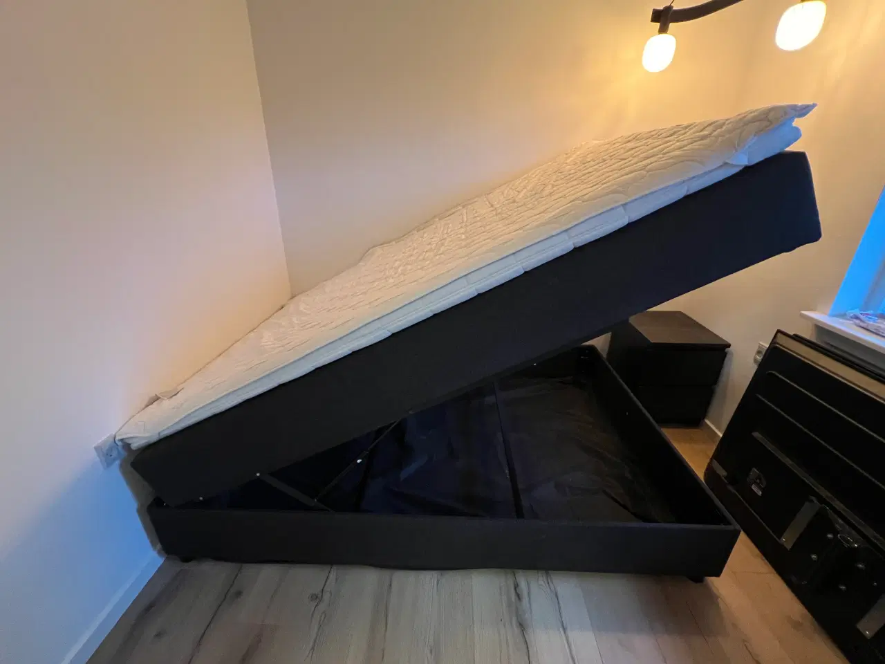 Billede 1 - Seng med opbevaring