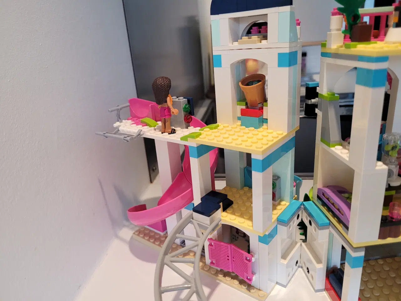 Billede 9 - Lego Friends, 41347 - Heartlake feriecenter 