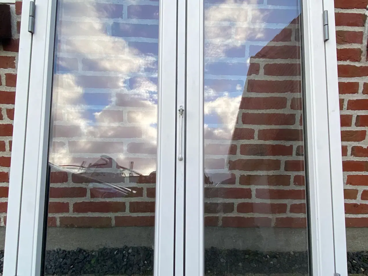 Billede 1 - Sidehængt vindue med 2 fag/2 ruder og ventil