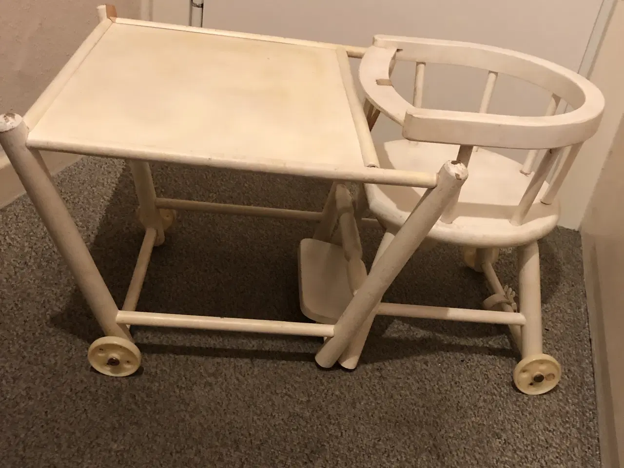 Billede 4 - Hvid Højstol / legebord med hynde. 