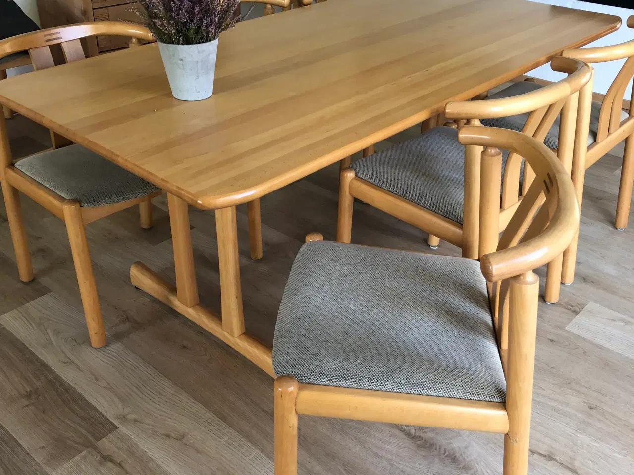 Billede 2 - Spisebord med 8 stole