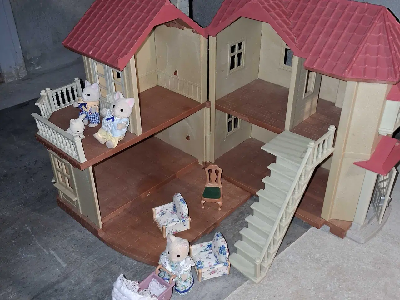 Billede 2 - Sylvanian Families Willow Hall dukkehus. 