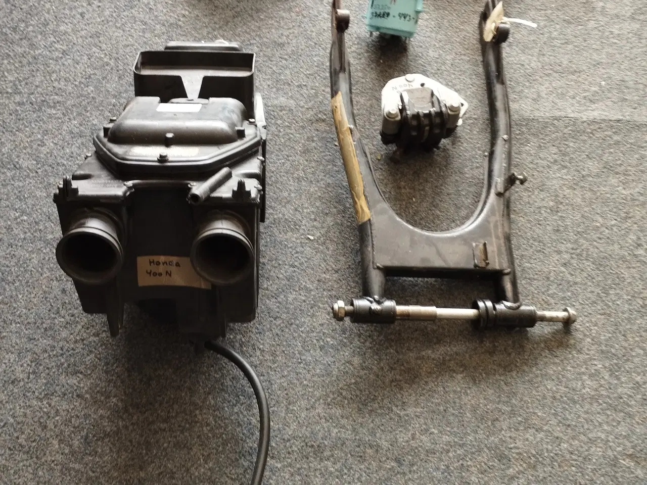 Billede 3 - Honda CB 400 N. Reservedele ( se %)