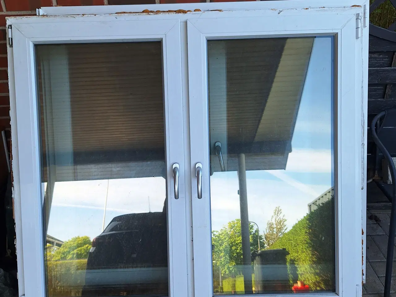 Billede 2 - 2 stk fine  kraftige plastik vinduer pr stk 550