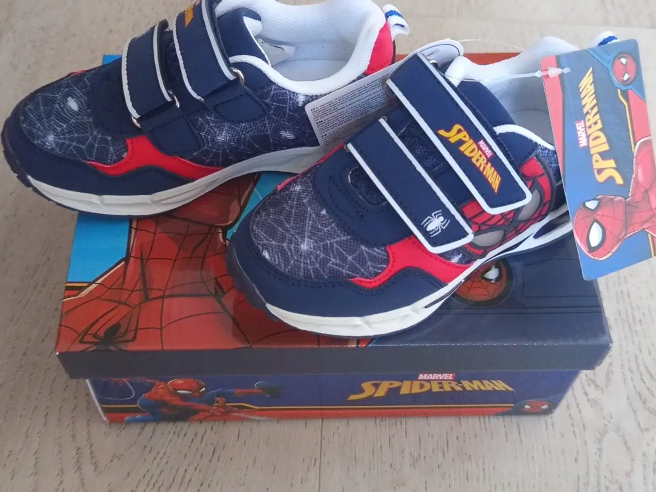 Billede 5 - Nye Spider-Man sko med lys 