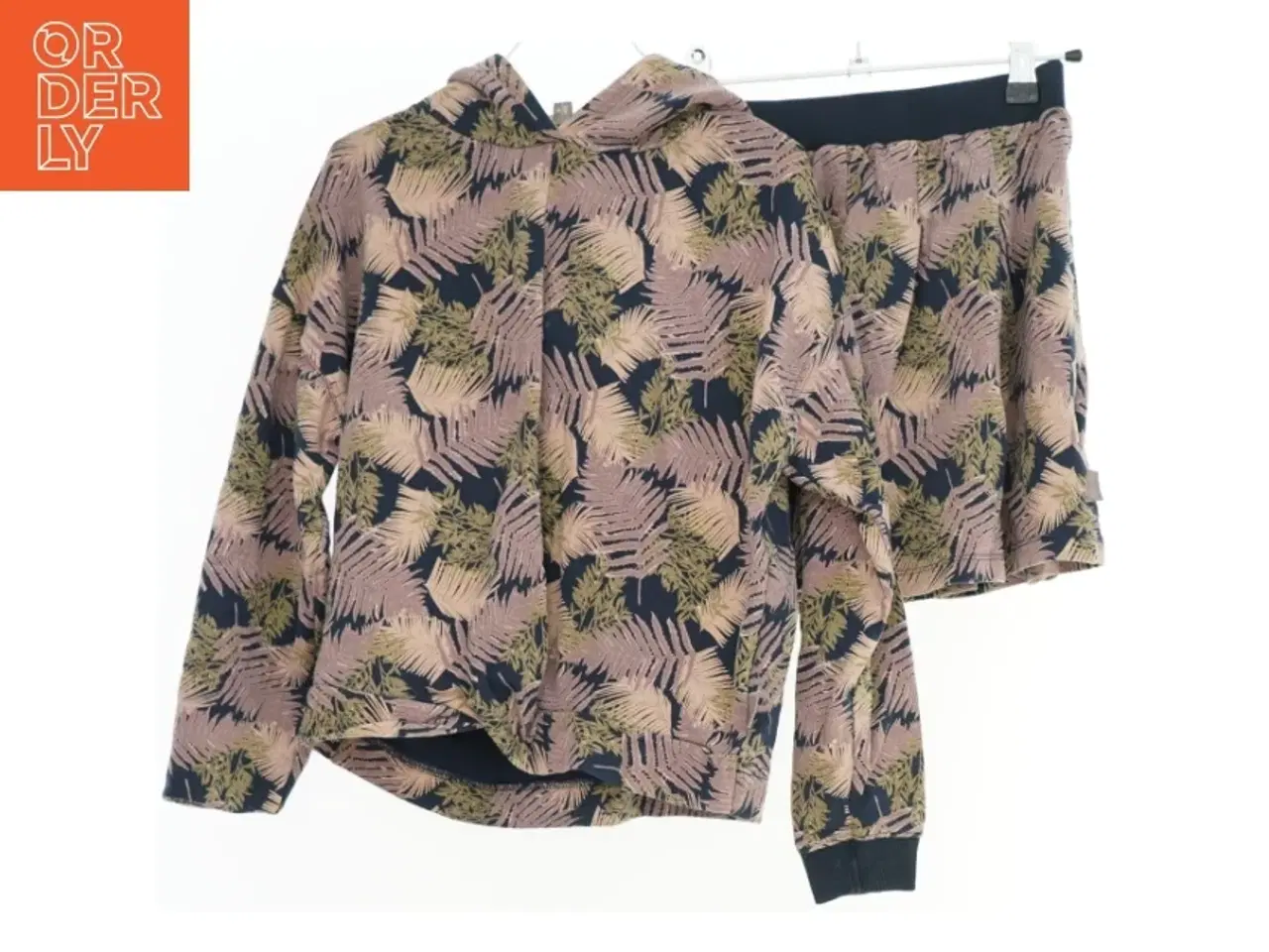 Billede 1 - Blomster mønstret hættetrøje og shorts sæt fra Creamie (str. 134)