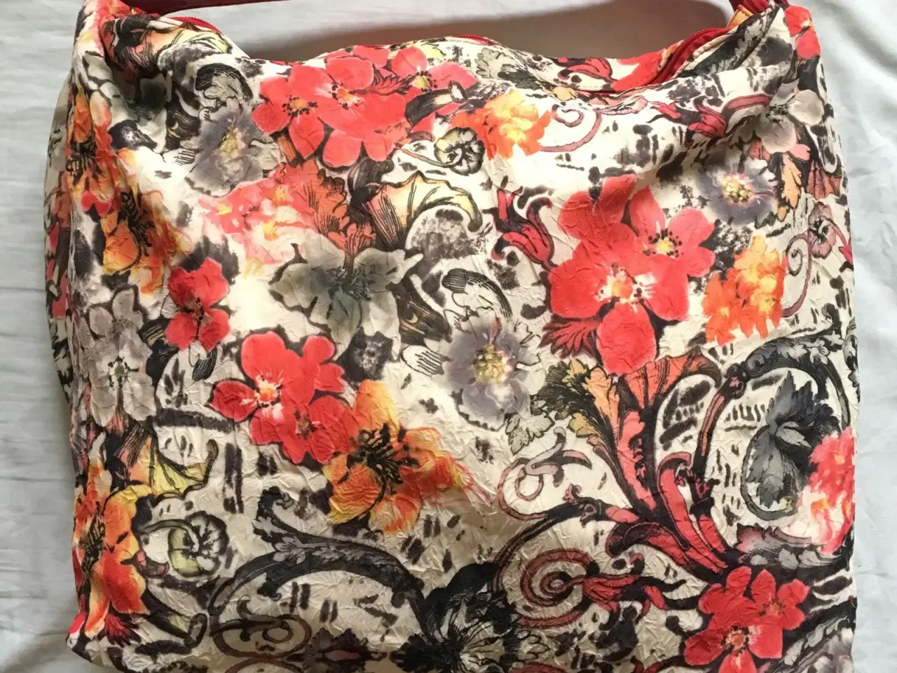 Billede 1 - Blomstret taske til salg