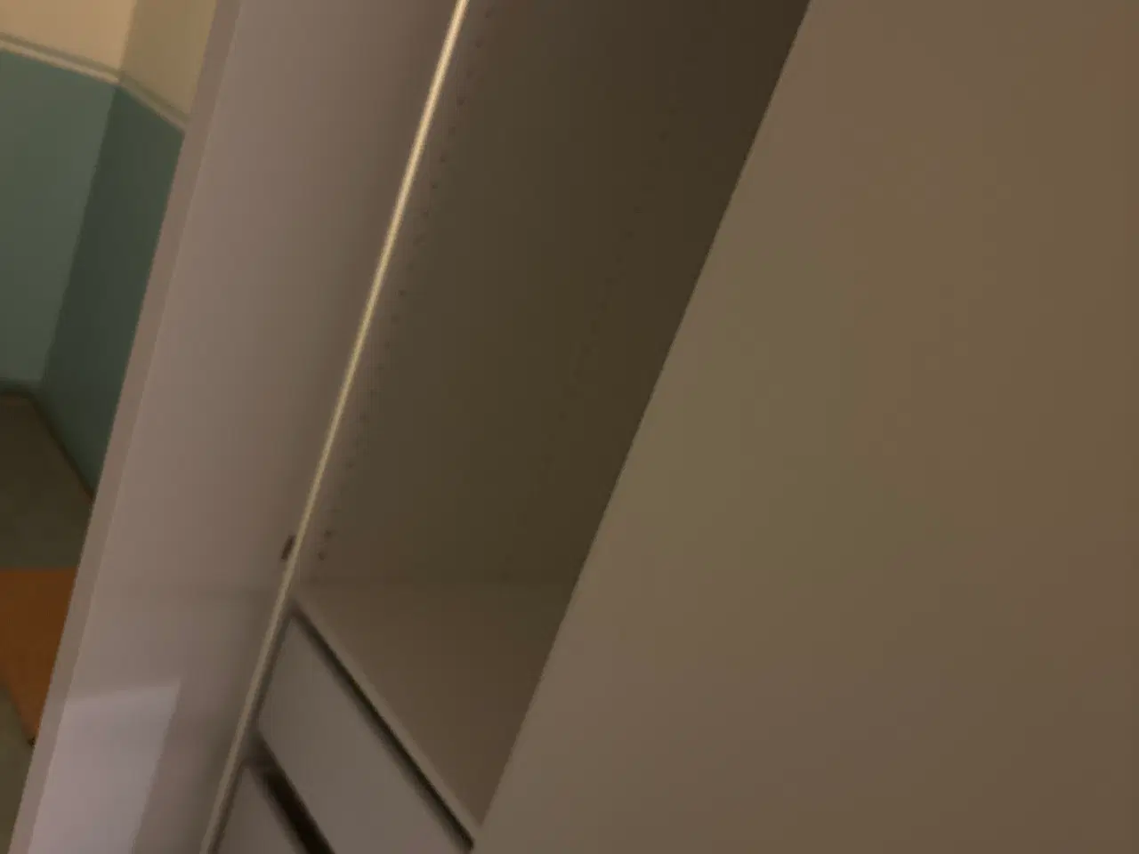 Billede 2 - Garderobe skab i hvid fra ikea brugt meget lidt