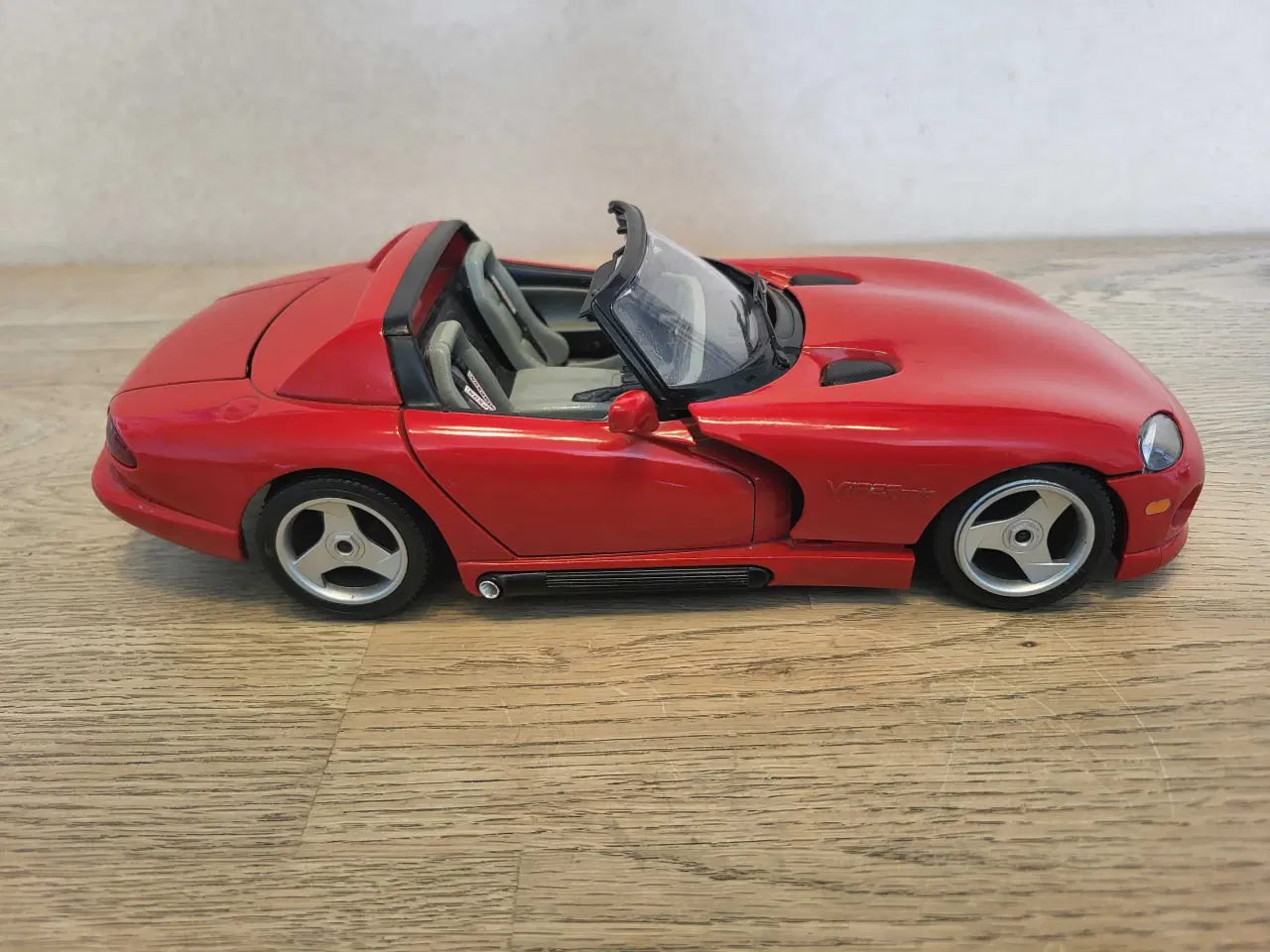 Billede 2 - Modelbil: VIPER RT/10 DODGE 1992.  Skala 1/18.