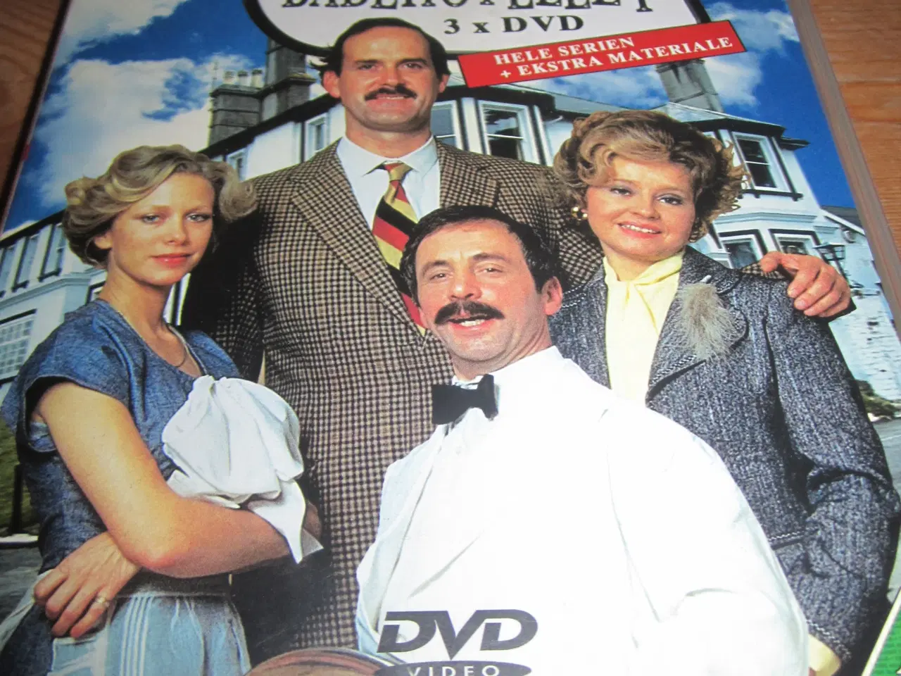 Billede 2 - HALLØJ PÅ BADEHOTELLET. HELE SERIEN.