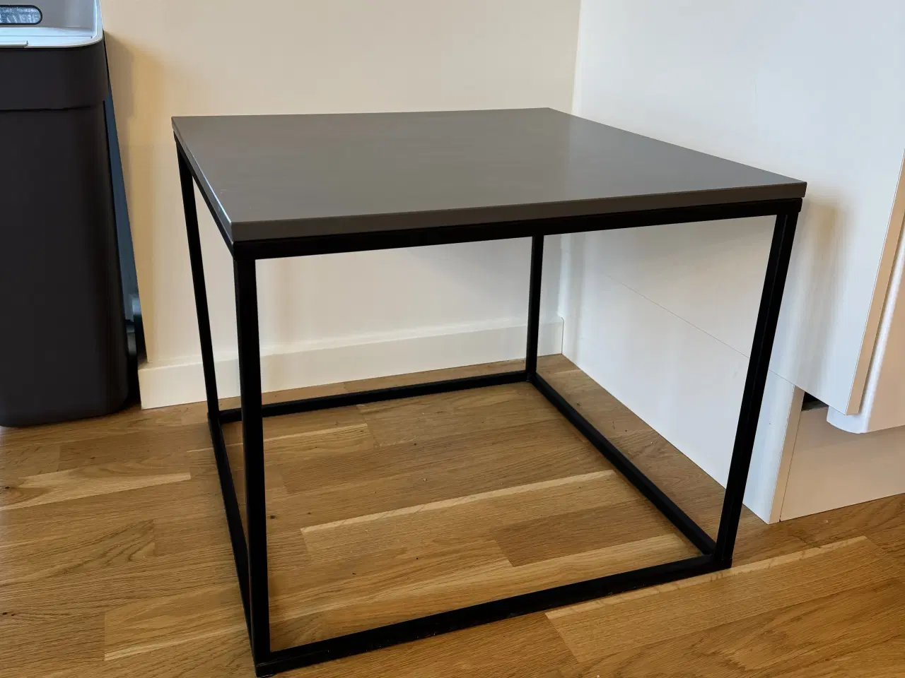 Billede 1 - Moderne sofabord i flot grå plade – minimalistisk 