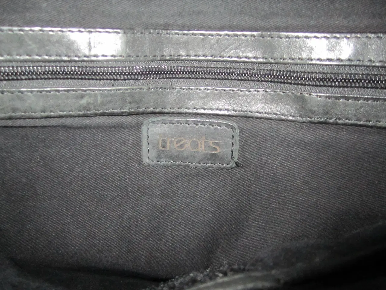 Billede 3 - BYD. Mega lækker sort SKINDTASKE.