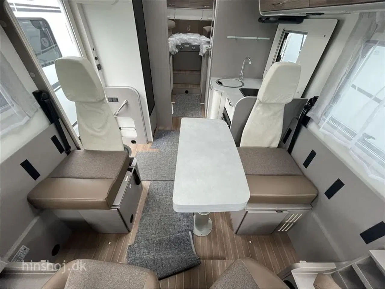 Billede 9 - 2023 - Hymer Etrusco   Etrusco Fuldintegreret Autocamper by Hymer – Komfort og Elegance fra Italien