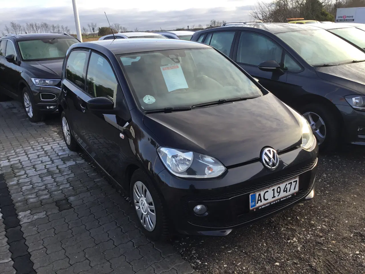 Billede 2 - Vw up 1.0 tsi 75 hk sortmetal synet 10/2024 naviga