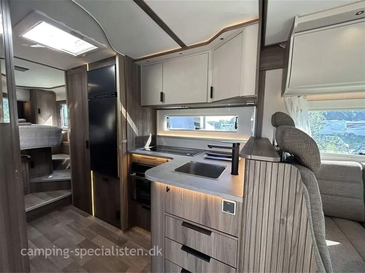 Billede 6 - 2026 - Kabe Royal X910 LQB   Kabe Royal X910 LQB model 2026 kan snart ses hos Camping-Specialisten