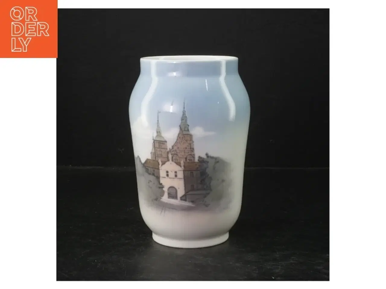 Billede 1 - Porcelænsvase fra Royal Copenhagen (str. Ø. 9 cm. 17 cm)