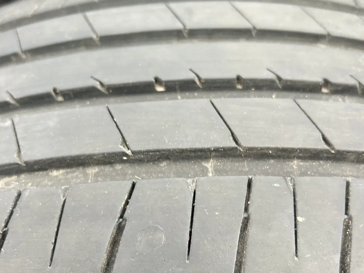 Billede 4 - Sommerdæk næsten ny Bridgestone: 7221 km