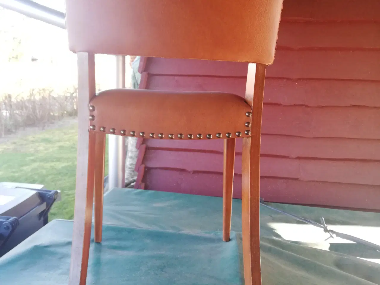 Billede 3 - 1 stk pæn antik stol betrukket med lyse brunt 