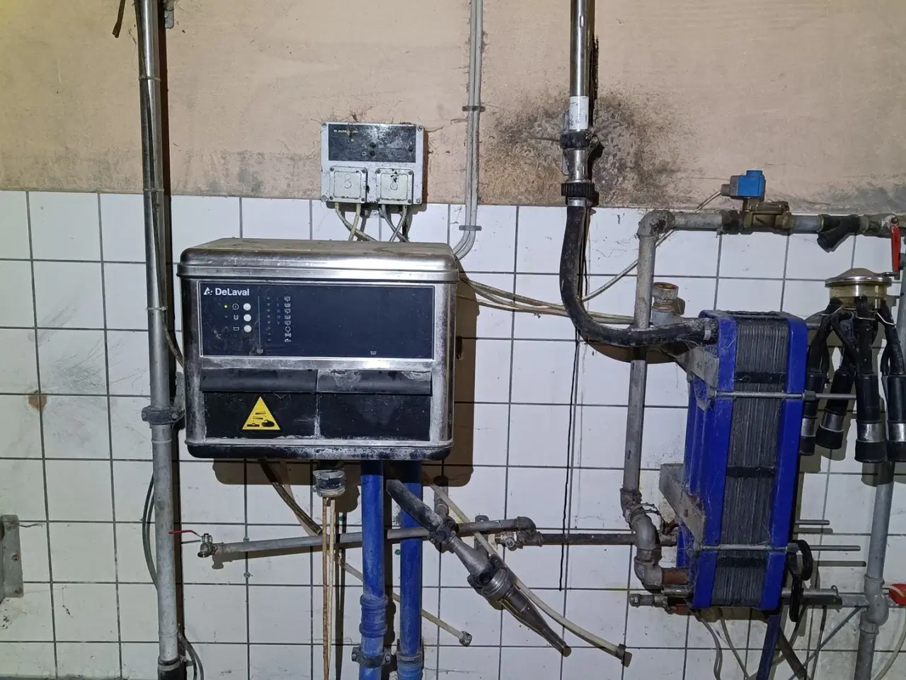 Billede 17 - - - - Malkestalden til 20 stk. med mælkemåler