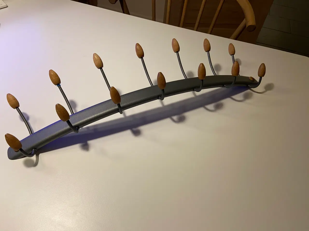 Billede 3 - Knagerække i metal og træ