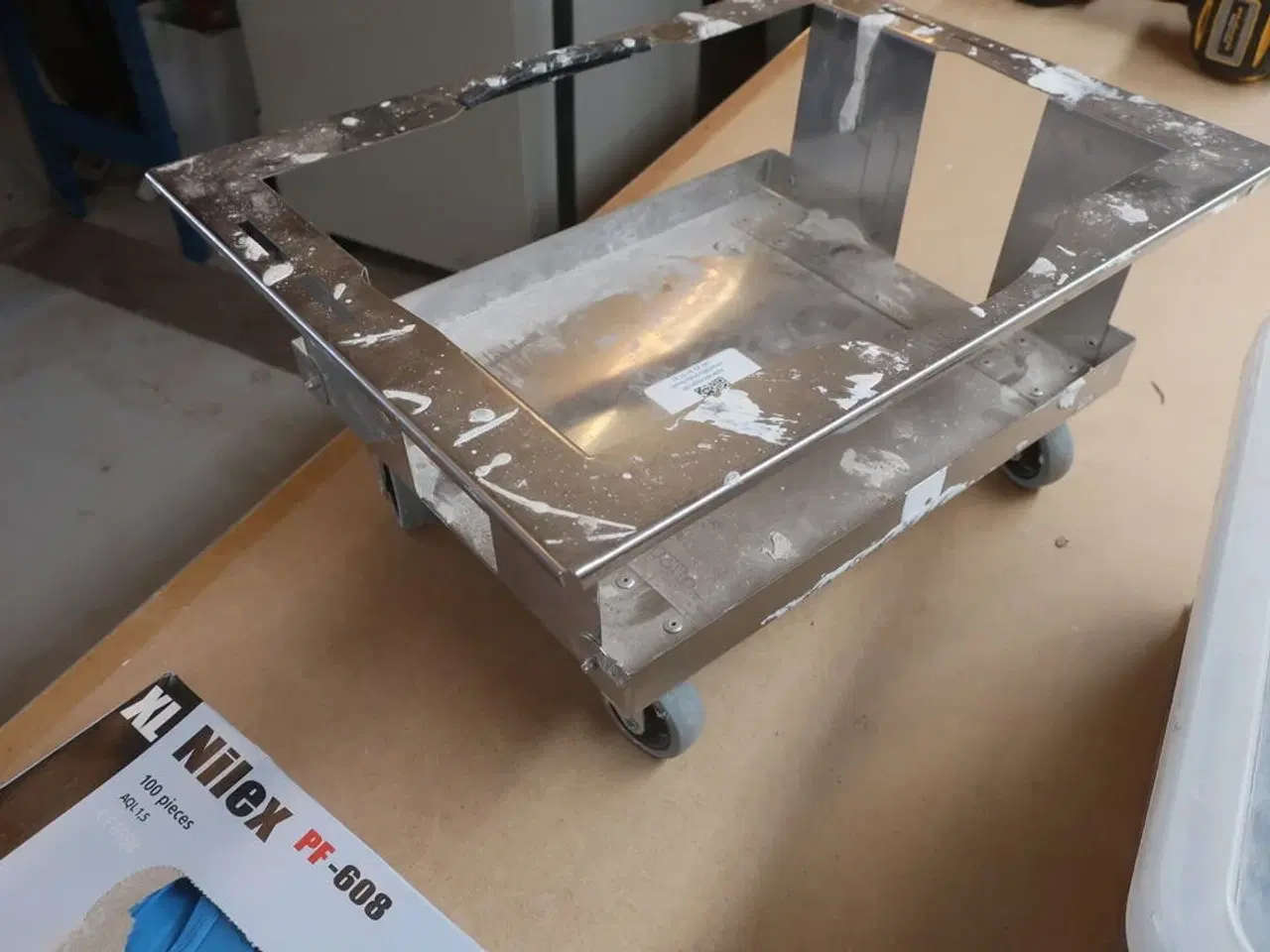 Billede 4 - Kiler, værktøj, spandevogn m.m.