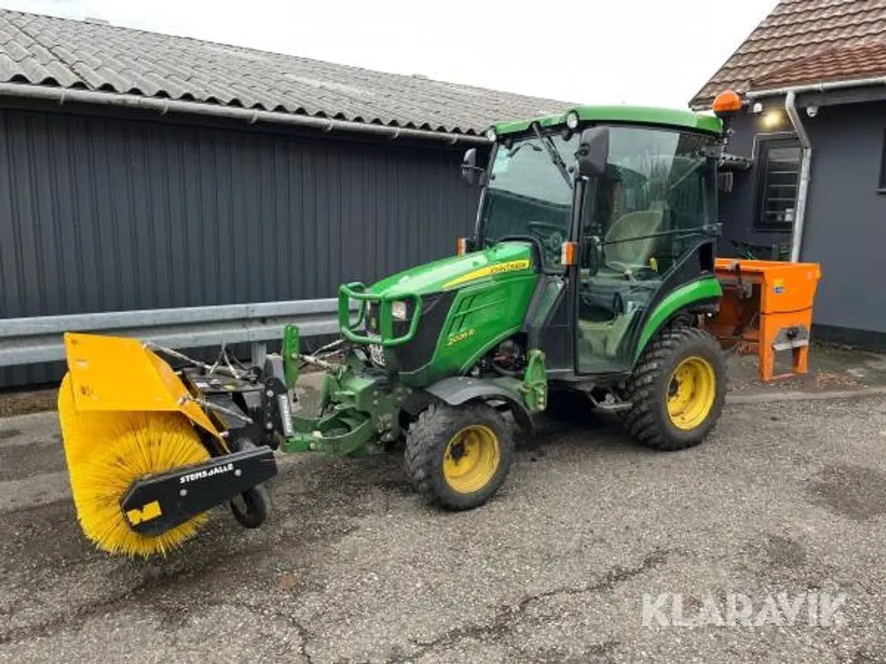 Billede 1 - Traktor John Deere 2026R med skovl læsser