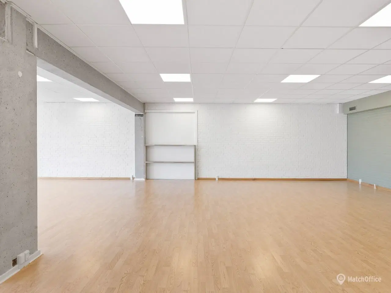 Billede 6 - Showroom med facade mod Viby Ringvej