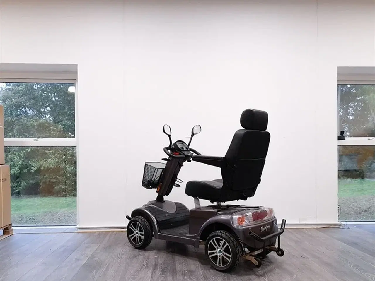 Billede 2 - LM-600 grå