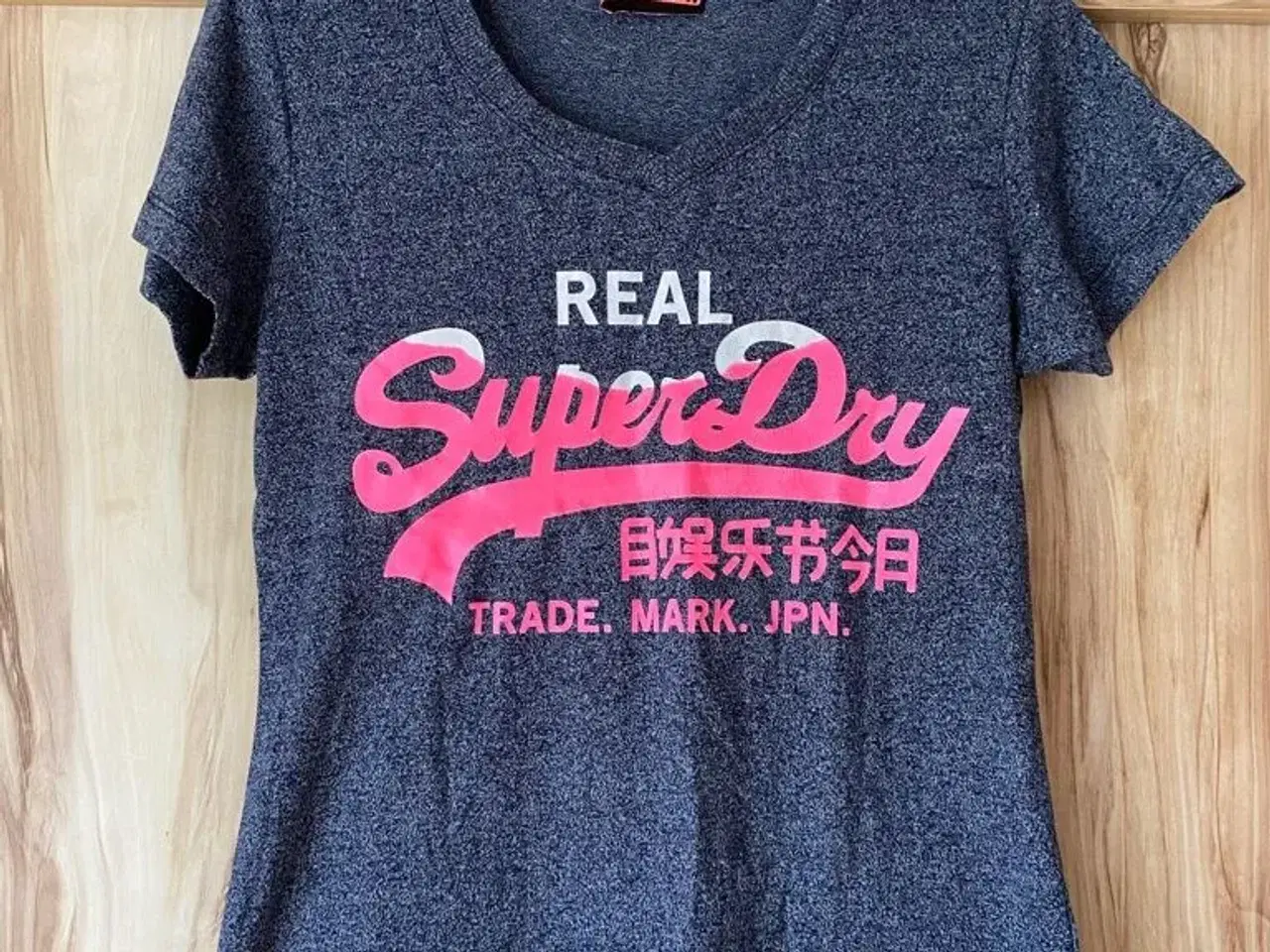 Billede 1 - SuperDry T-Shirt