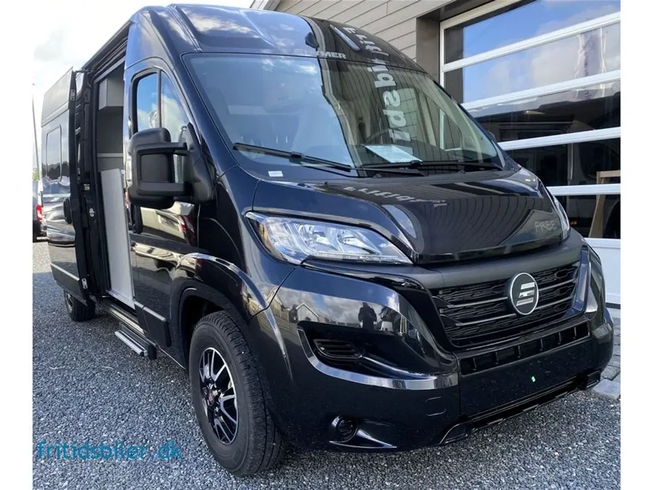 Billede 2 - 2024 - Hymer Free 602 2,3 140 hk   Hymer 602 på under 6 meter med langsgående senge