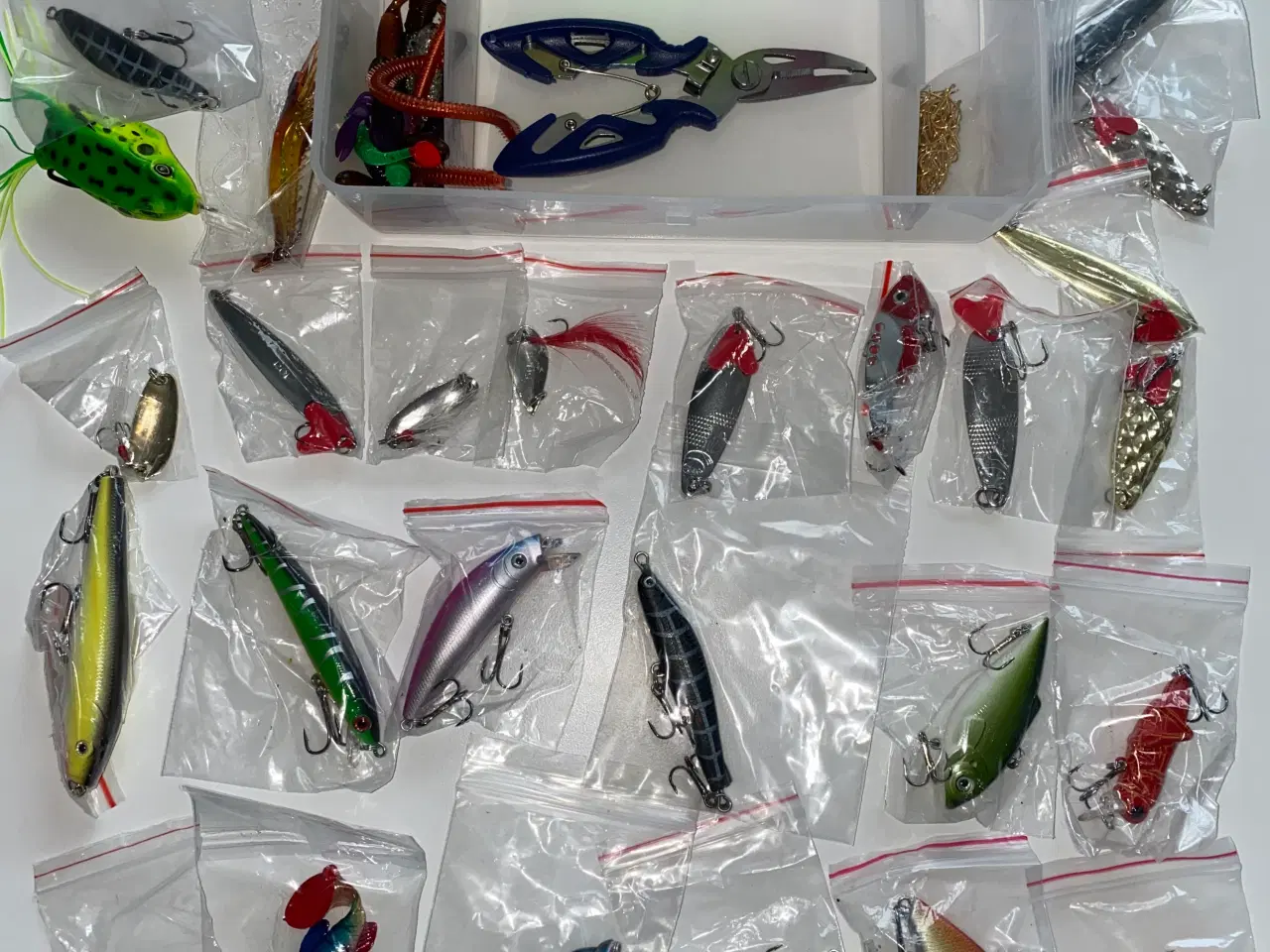 Billede 2 - fiskeudstyr med 300 dele