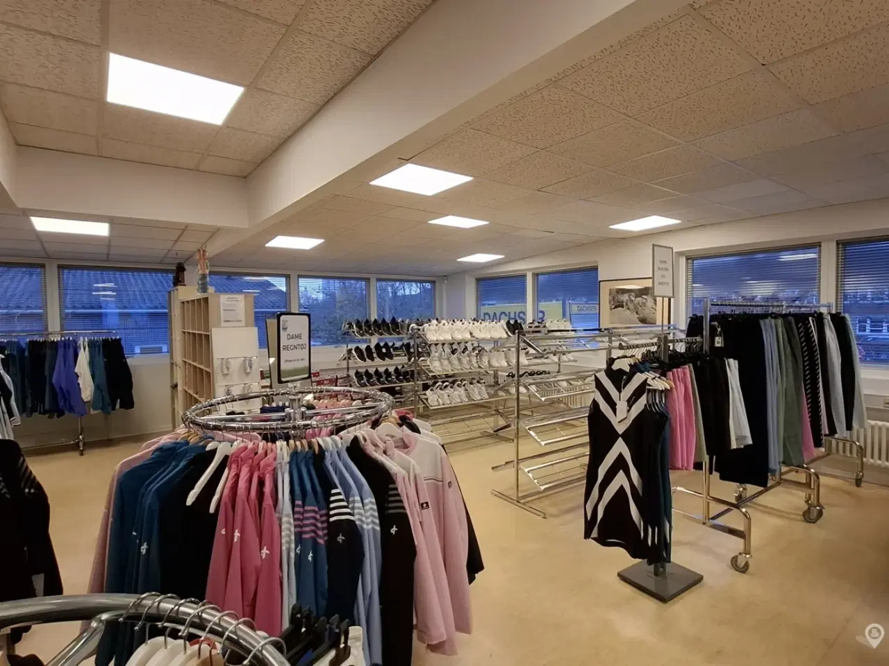 Billede 12 - Butik. Klinik, Showroom, Lager - med Læsserampe Køkken, toiletter.