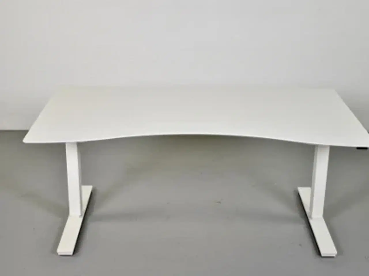 Billede 1 - Scan office hæve-/sænkebord med hvid plade og hvidt stel, 160 cm.