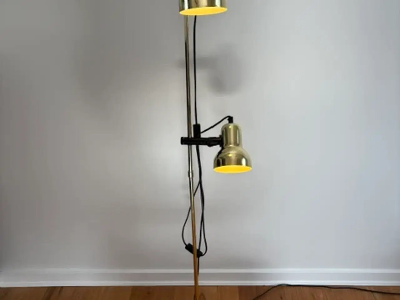 Billede 1 - Gulvlampe med to justerbare skærme