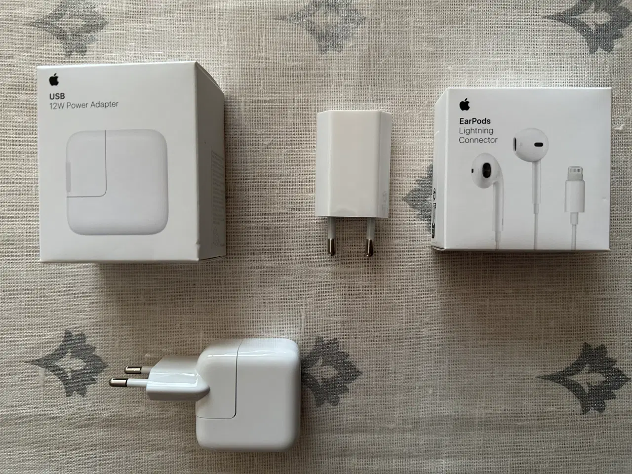 Billede 1 - Apple oplader og EarPods sæt