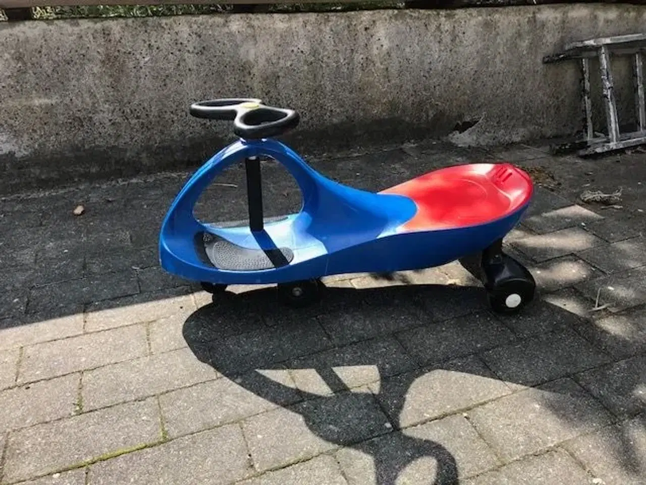 Billede 1 - Plastmocar 3 hjulet cykel/bil